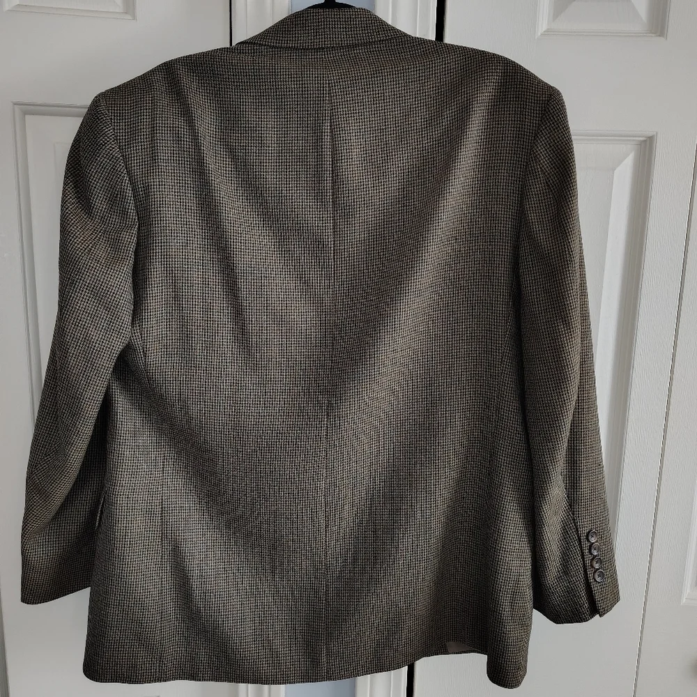 Oscar De La Renta Men's Classic Herringbone Wool Blazer 38S
